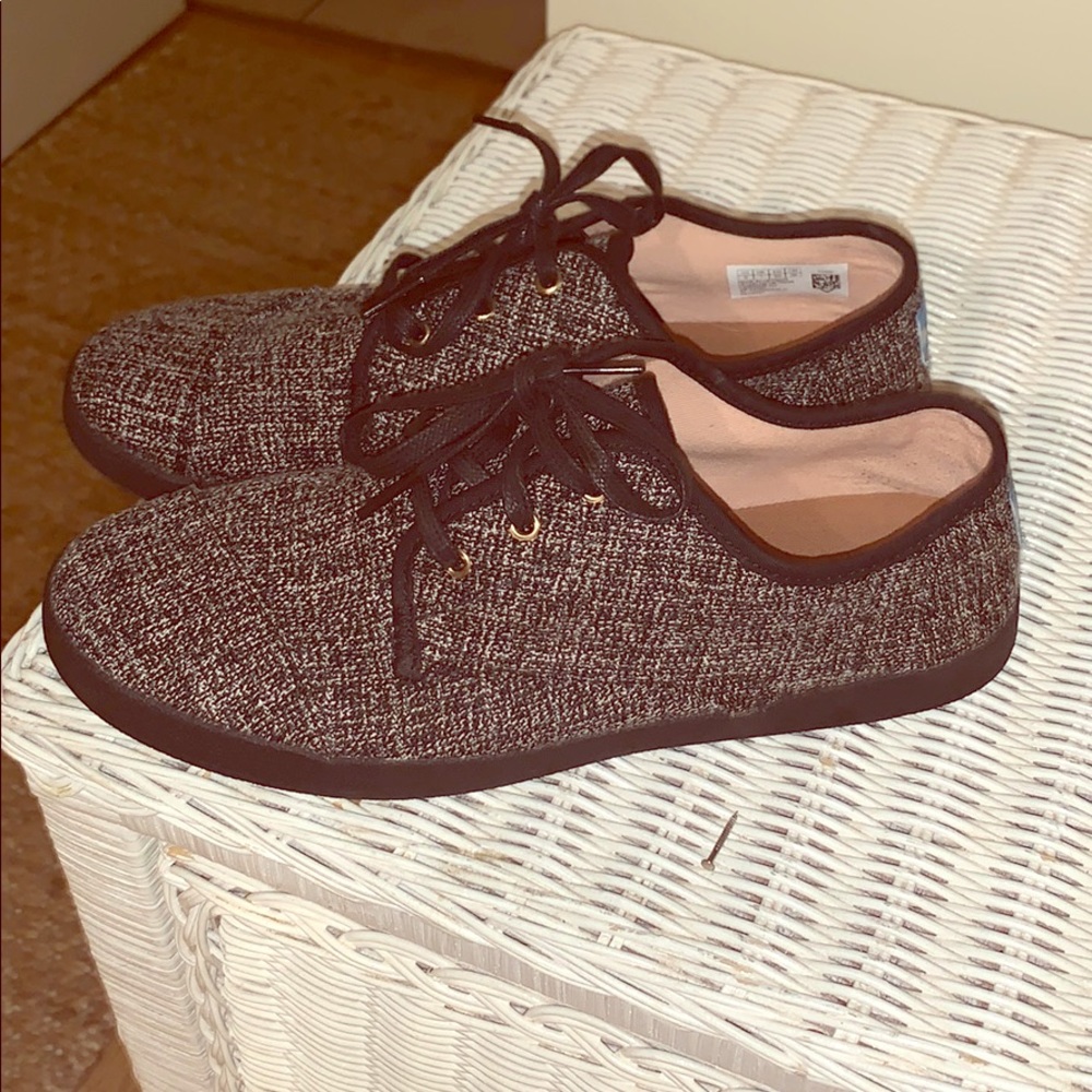 Toms sneakers